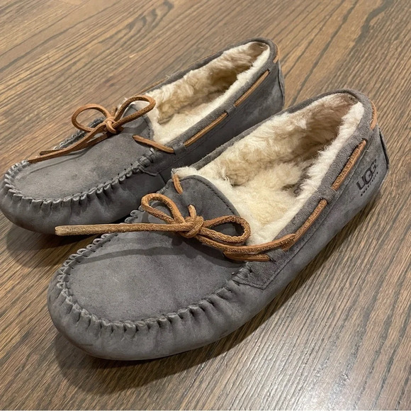 Ugg Dakota Mocassin Slipper - Picture 12 of 12